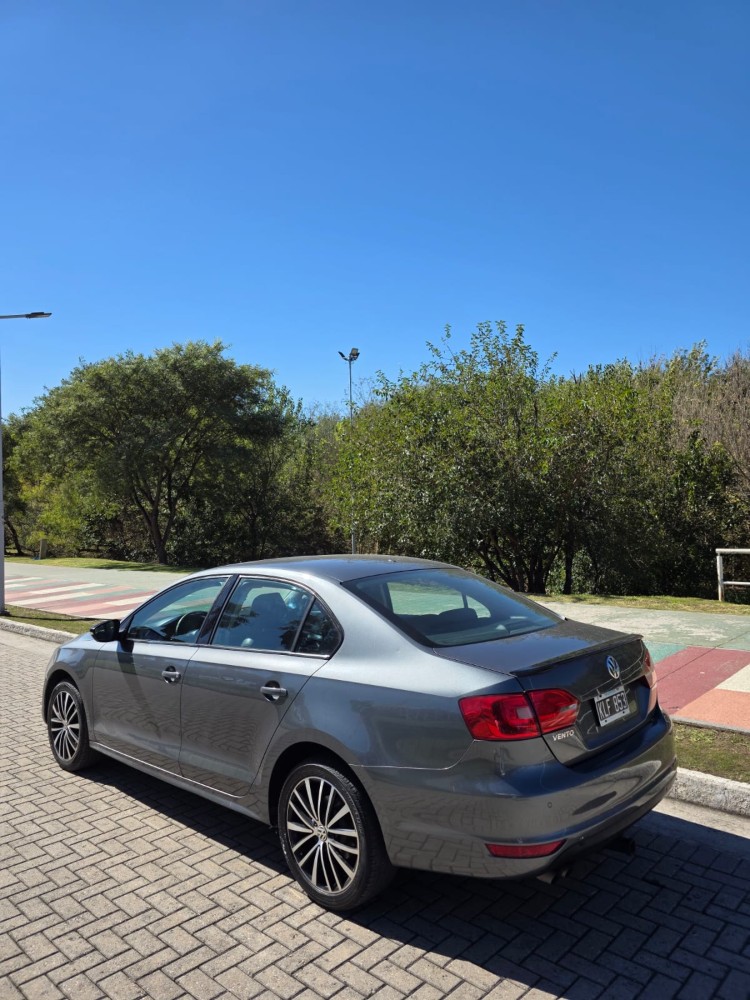 Volkswagen Vento Luxury — foto 9